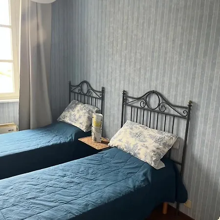 Castle Square * Turyn