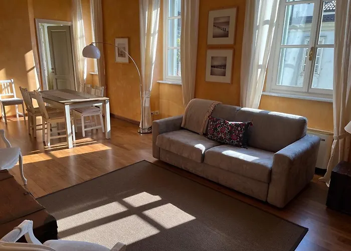 Castle Square * Turyn